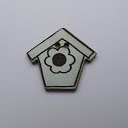 bouton bois au ptit bonheur - la cigogne qui brode