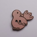 bouton bois au ptit bonheur - la cigogne qui brode