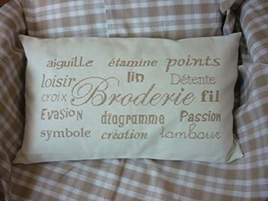 point de croix la cigogne qui brode