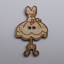 bouton bois au ptit bonheur - la cigogne qui brode