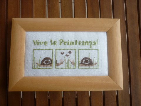 VIVE LE PRINTEMPS LA CIGOGNE QUI BRODE