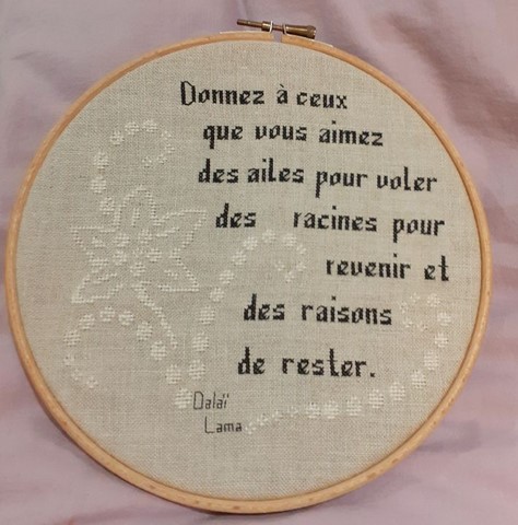DONNEZ LA CIGOGNE QUI BRODE