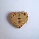 bouton bois au ptit bonheur - la cigogne qui brode