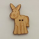 bouton bois au ptit bonheur - la cigogne qui brode