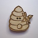bouton bois au ptit bonheur - la cigogne qui brode